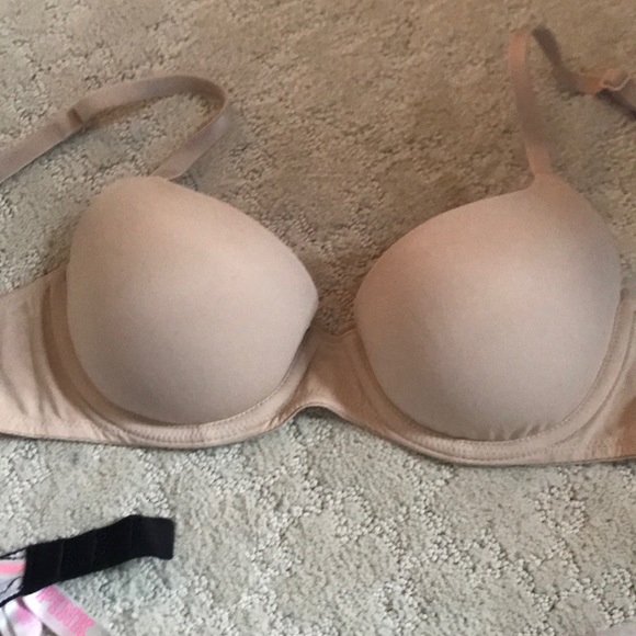 Two VS Pink wear everywhere lightly lined bras - Picture 3 of 6